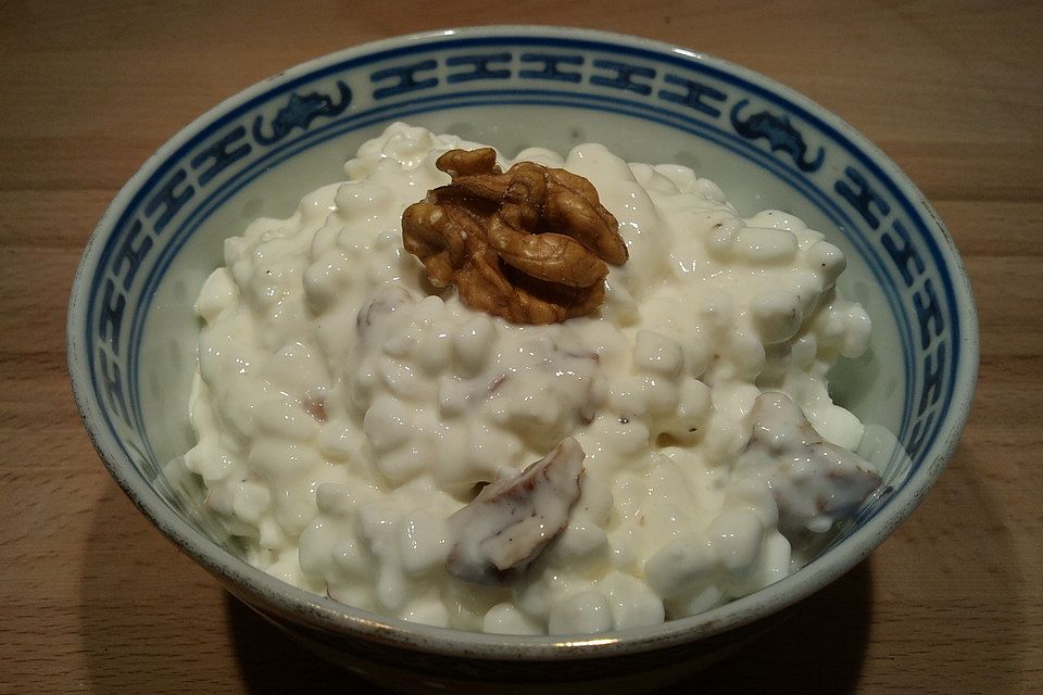 Leichter Hüttenkäse-Snack mit Zitrone