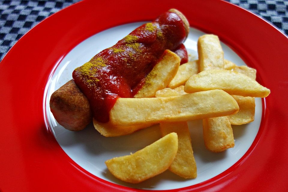 Currywurst mit Pommes Frites