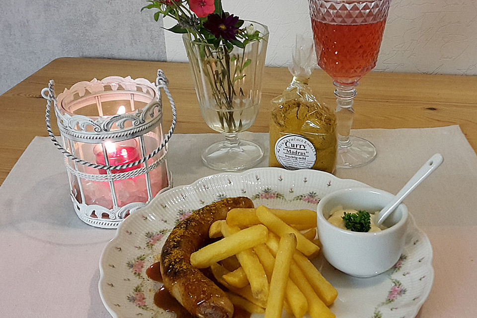 Currywurst mit Pommes Frites