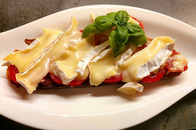 Überbackenes Tomaten-Camembert-Brot von jabra| Chefkoch