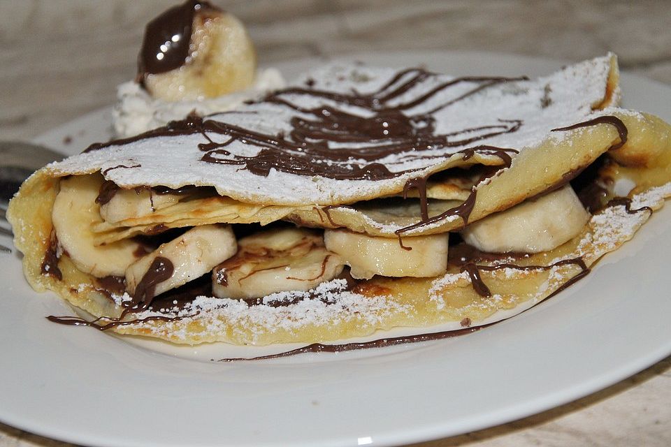 Pfannkuchen/Crêpes mit Nutella und Bananen