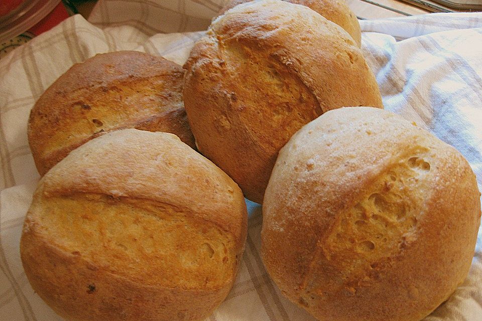 Macadamia-Röstzwiebel Brötchen