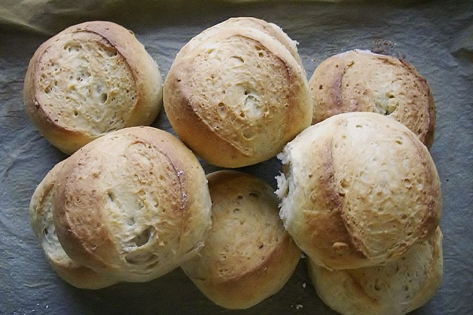 Macadamia-Röstzwiebel Brötchen