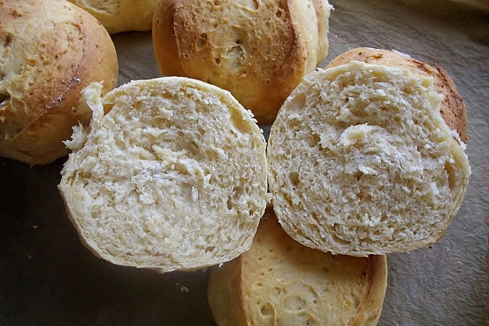 Macadamia-Röstzwiebel Brötchen