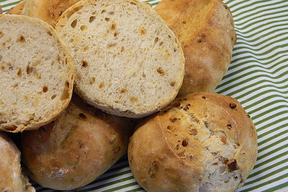 Macadamia-Röstzwiebel Brötchen