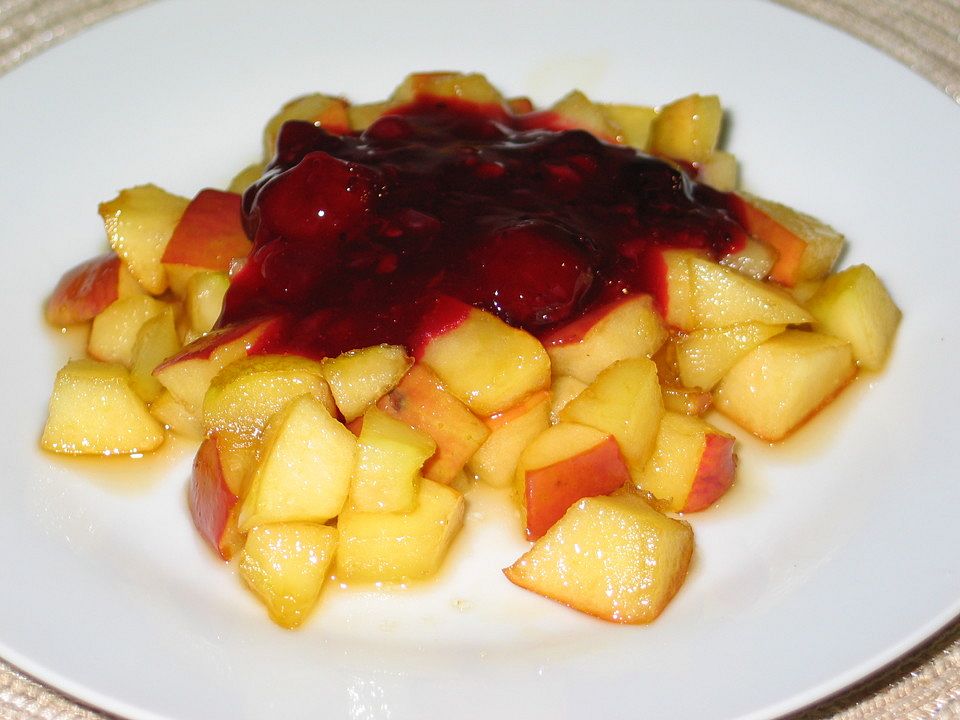 Apfelwürfel mit Roter Grütze von ditte12| Chefkoch
