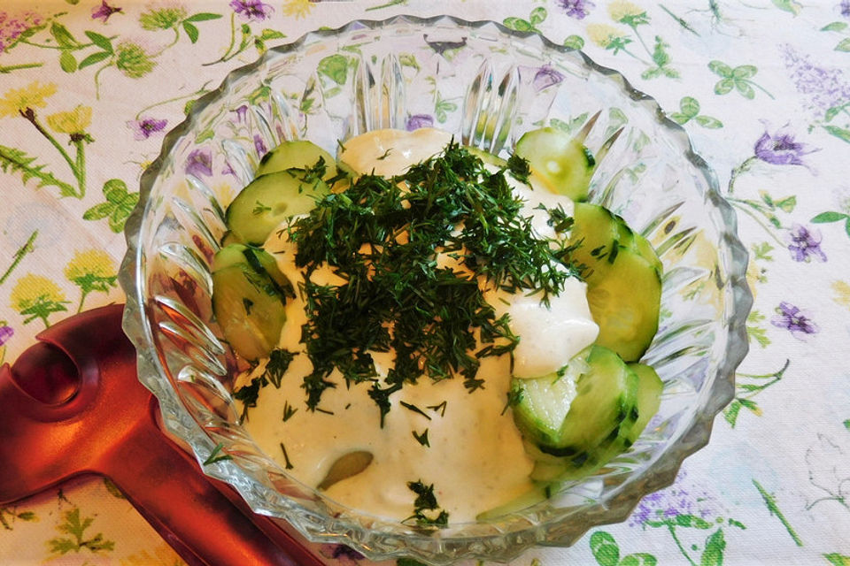 Chicas Gurkensalat mit Limettensaft und Dill