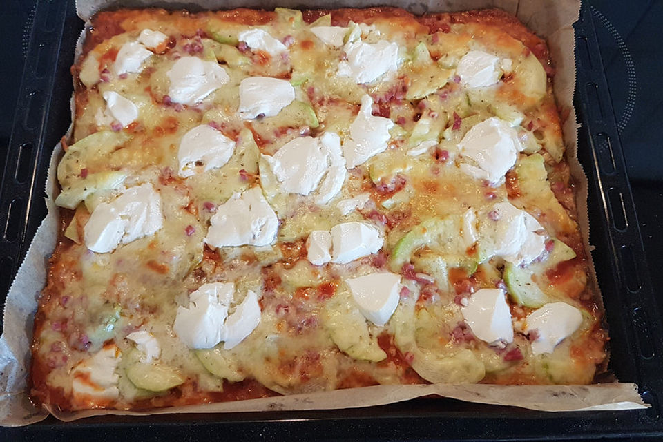 Zucchini-Tomaten-Vollkornpizza