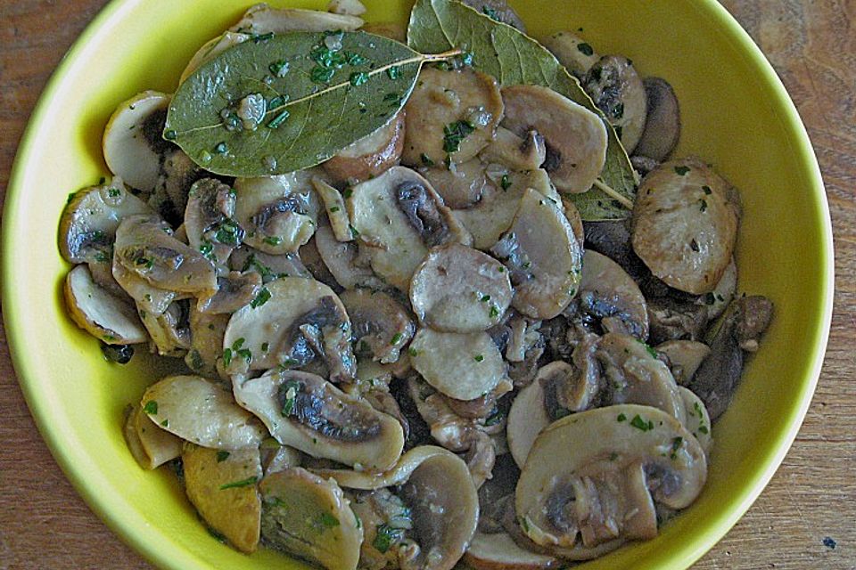 Antipasti - eingelegte Champignons