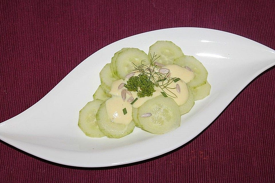 Gurkensalat in Senfsoße