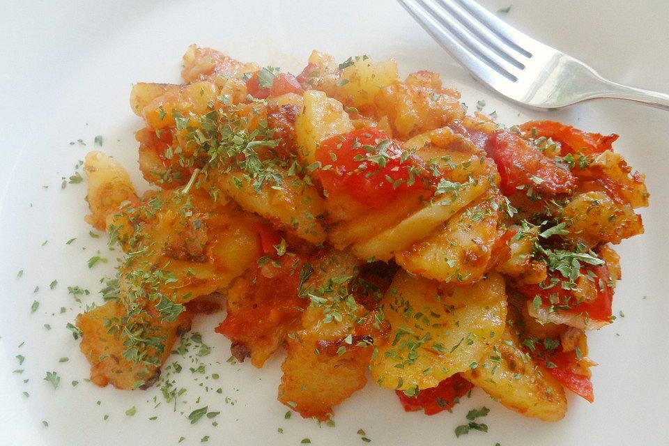 Schnelle und einfache Kartoffel-Tomaten-Pfanne