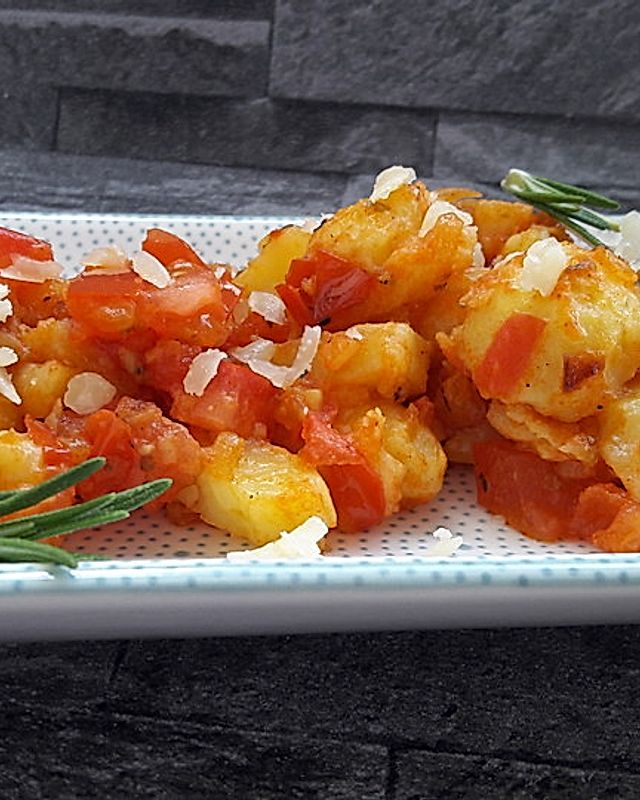 Schnelle und einfache Kartoffel-Tomaten-Pfanne