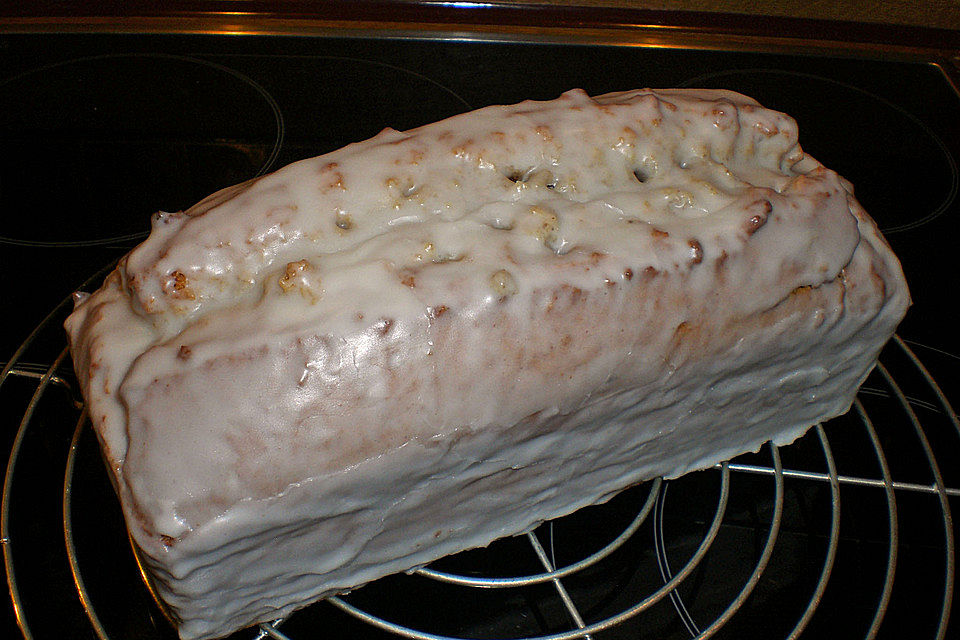 Haselnuss-Mandel-Kuchen mit Rum-Zuckerguss