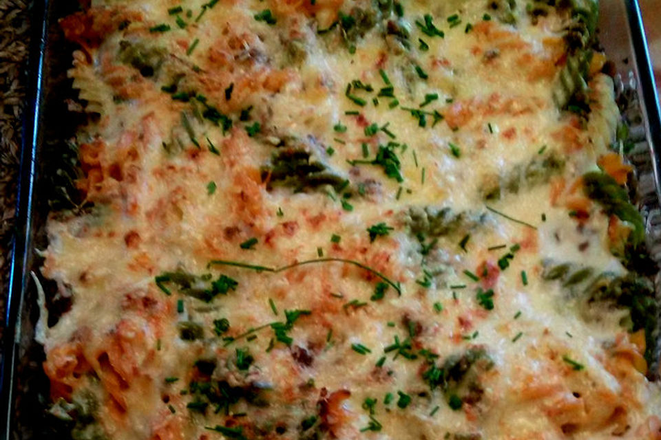 Nudel-Béchamel-Hackfleisch Gratin