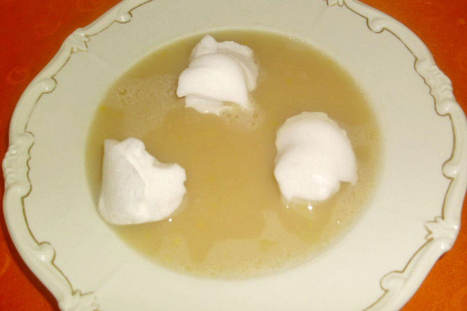 Weißweinsuppe mit Eischaum