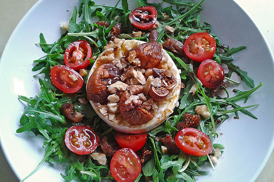 Gebackener Ziegenkäse mit Honig, Knoblauch und Walnüssen