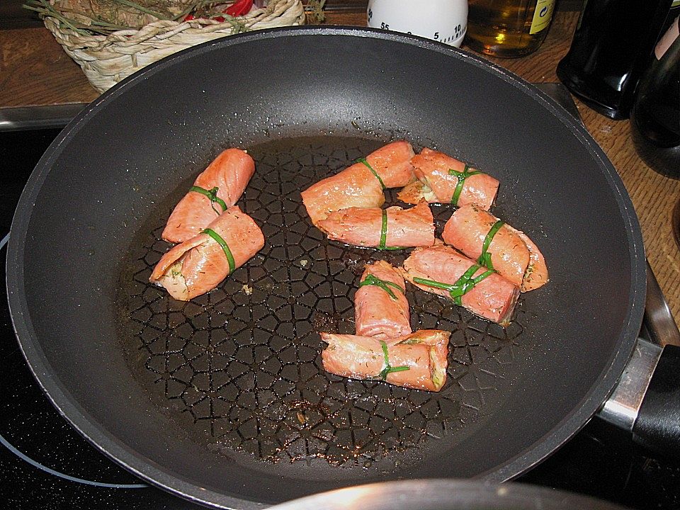Mini-Rouladen aus geräuchertem Wildlachs von inwong| Chefkoch