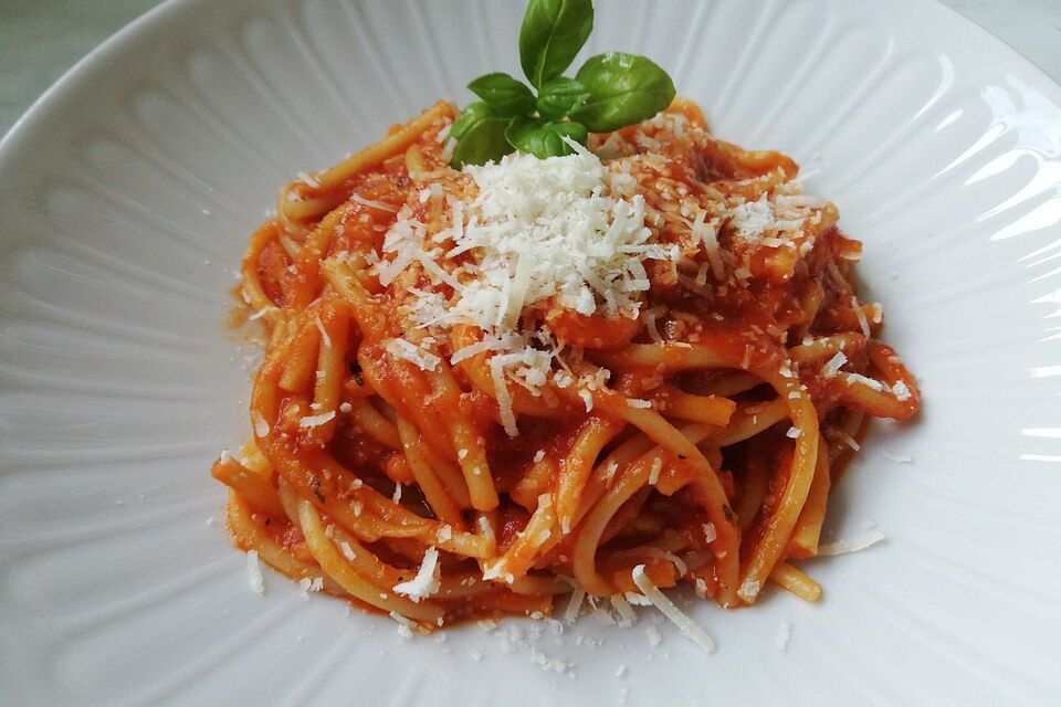 Spaghetti mit Tomatensauce alla napoletana