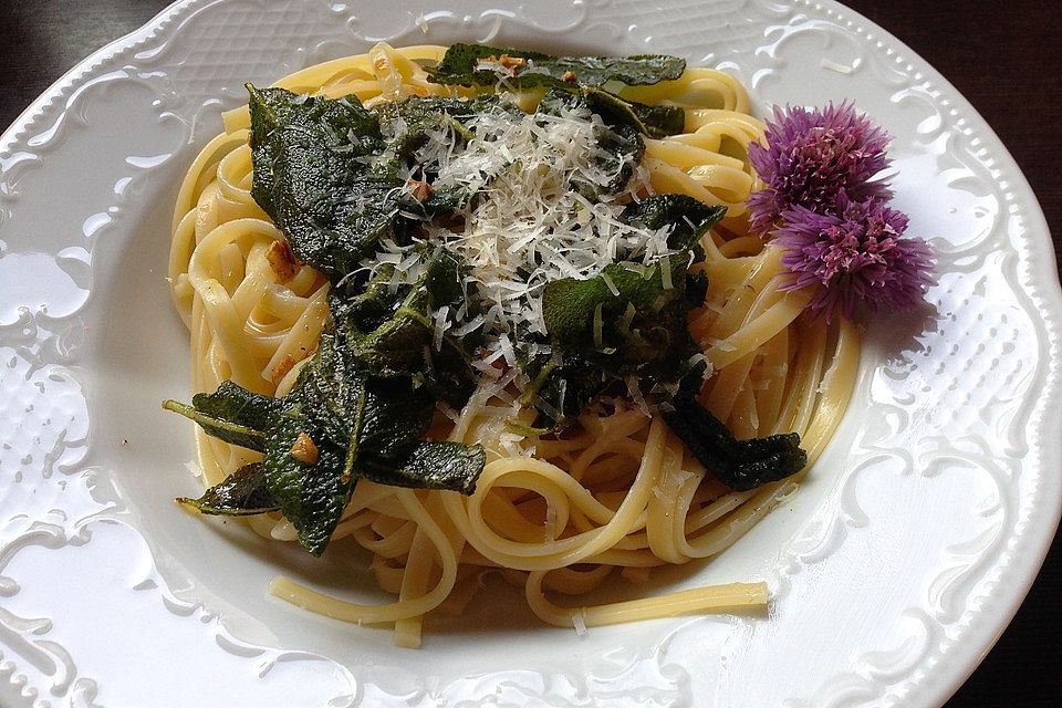 Pasta mit Salbeibutter