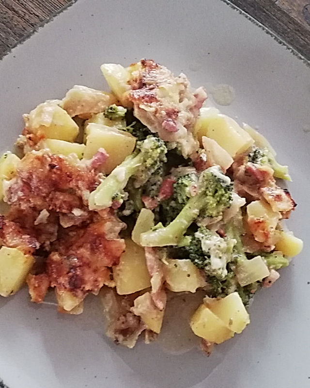 Brokkoli-Kartoffelgratin mit Gorgonzola-Sahnesauce