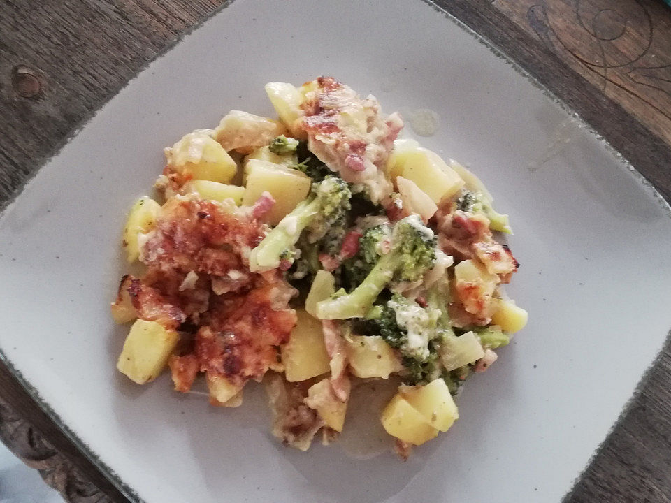 Brokkoli-Kartoffelgratin mit Gorgonzola-Sahnesauce von lunikaa| Chefkoch