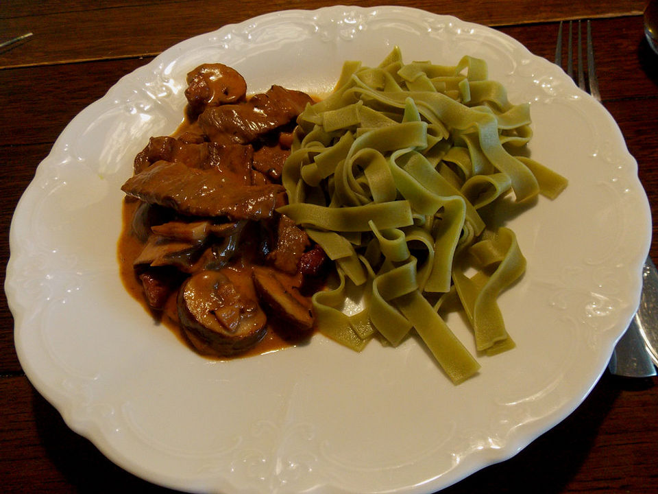 Feurig-scharfe Champignon-Rotwein-Sahne-Soße zu Pasta von selbstgekocht ...