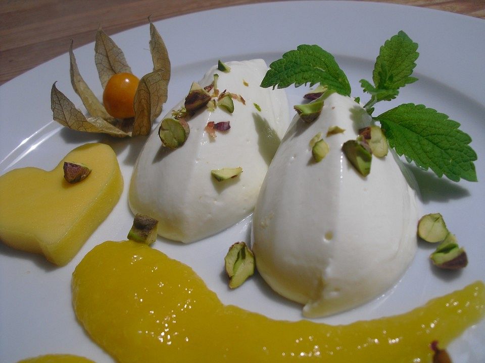 Limonen Mousse an Mangosauce von girlie8646| Chefkoch