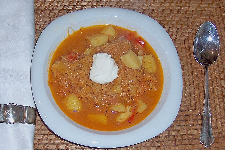 Ungarische Sauerkrautsuppe