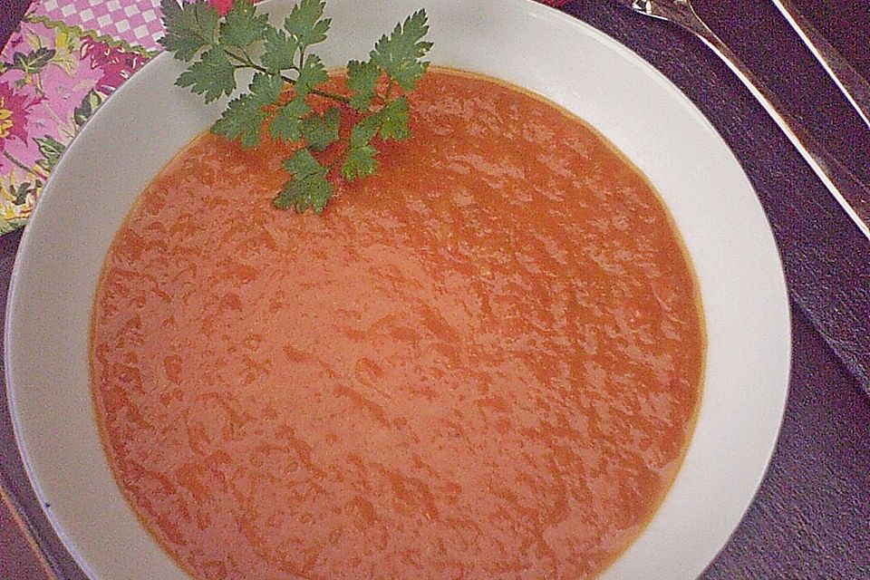 Indische Tomatensuppe mit Kardamom