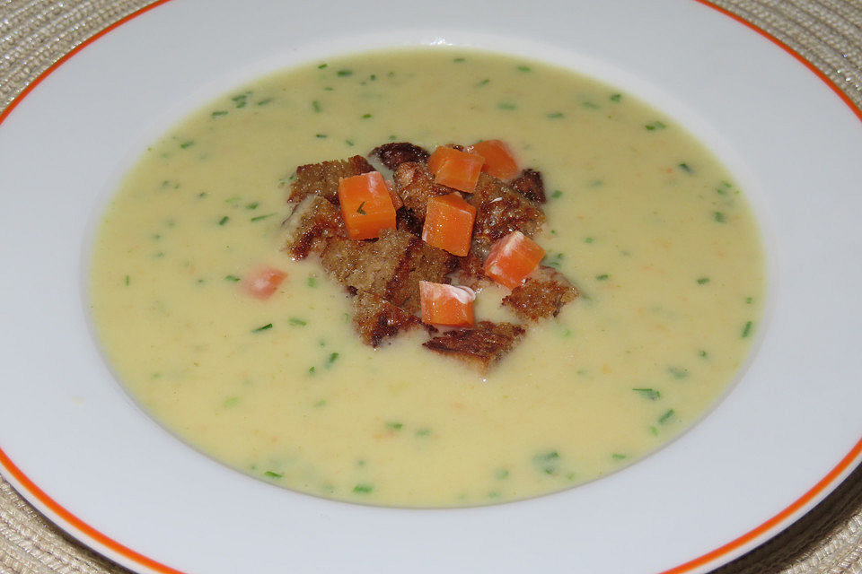 Blumenkohlsuppe mit Croûtons Blumenkohlsuppe mit Croûtons
