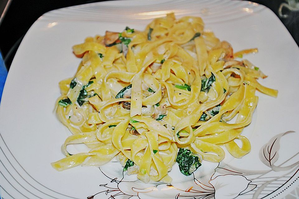 Tagliatelle in Pilz-Bärlauch-Parmesan Soße