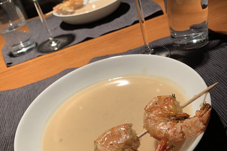 Zitronengrassuppe mit gebratenen Riesencrevetten