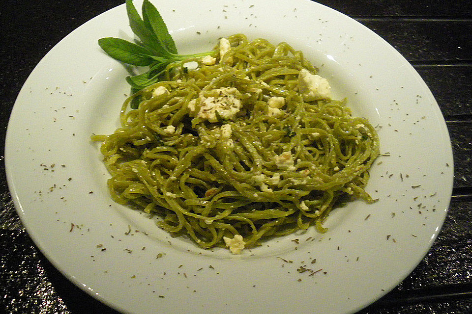 Spaghetti mit Salbei und Schafskäse