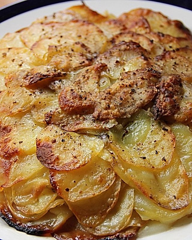 Fiefhusener Schichtkartoffel-Torte mit Portweinzwiebelkern