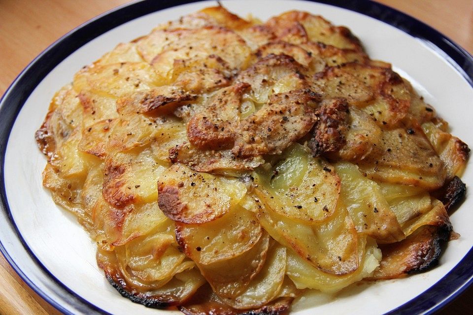 Fiefhusener Schichtkartoffel-Torte mit Portweinzwiebelkern