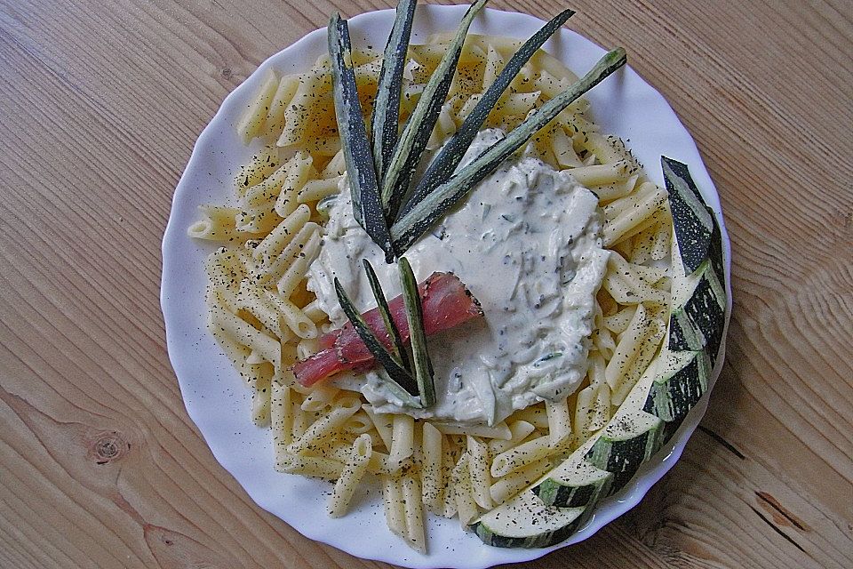 Penne mit Zucchini-Frischkäse-Soße