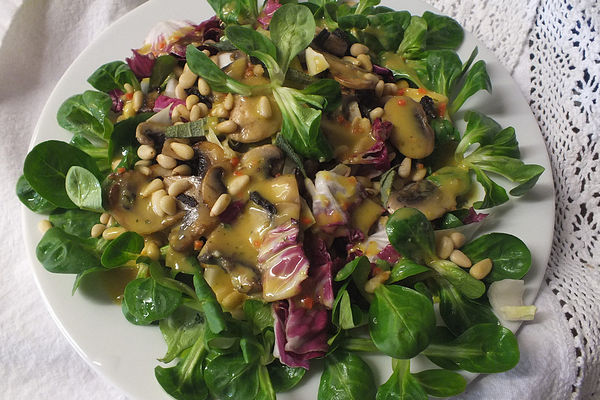 Blattsalat mit gegrillten Champignons von Jeevika | Chefkoch