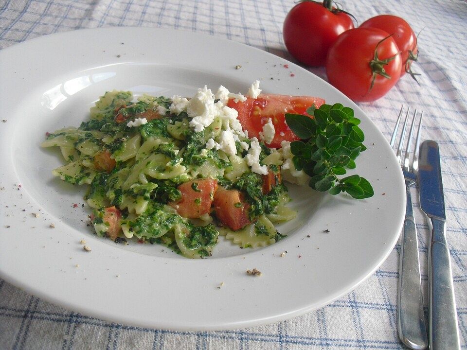 Nudeln mit Spinat, Schafskäse und Tomate von Weinrot| Chefkoch