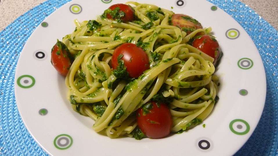 Nudeln mit Spinat, Schafskäse und Tomate von Weinrot