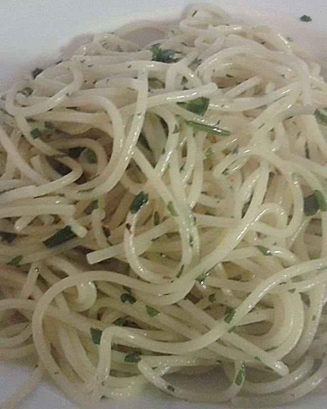 Spaghetti aglio-olio mit Speck und Steinpilzen