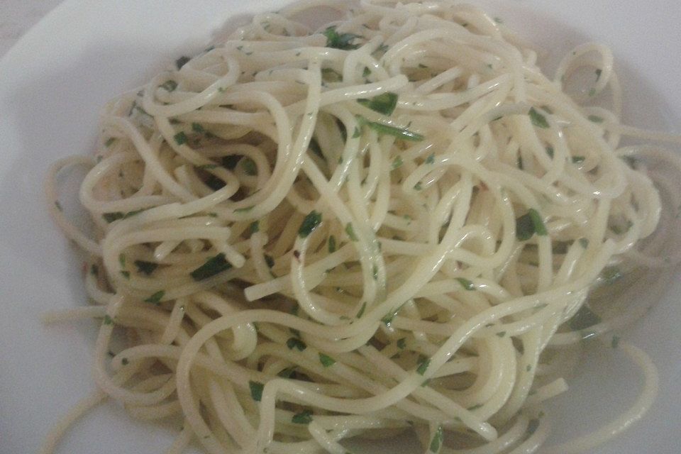 Spaghetti aglio-olio mit Speck und Steinpilzen