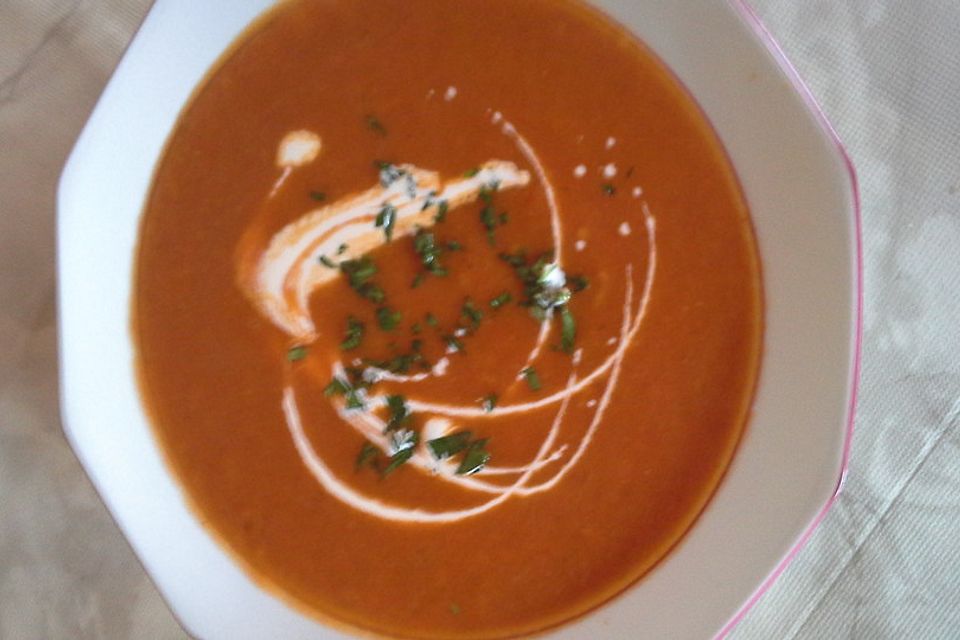 Tomatensuppe aus frischen Tomaten