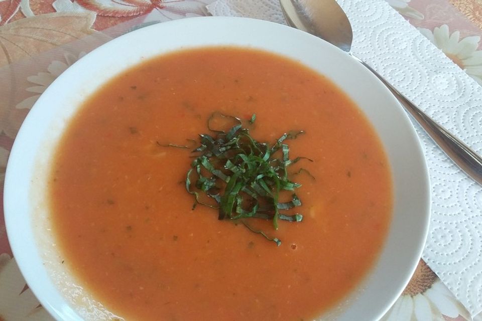 Tomatensuppe aus frischen Tomaten