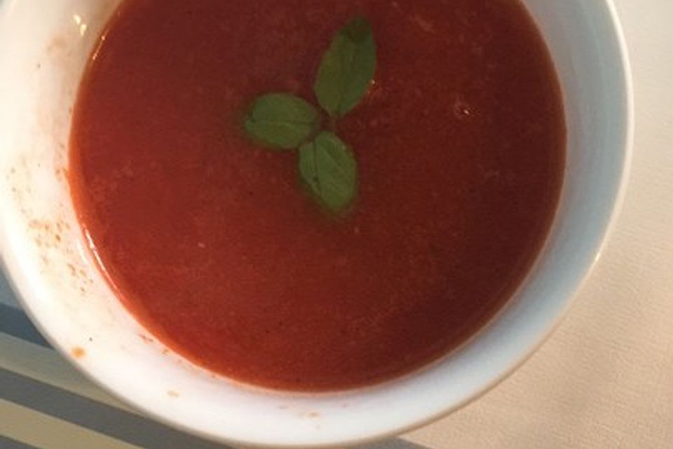 Tomatensuppe aus frischen Tomaten