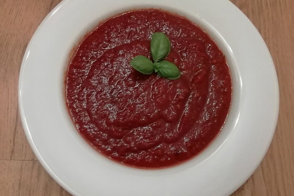 Tomatensuppe aus frischen Tomaten