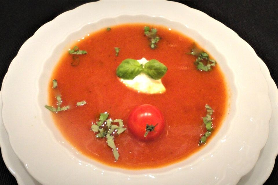 Tomatensuppe aus frischen Tomaten