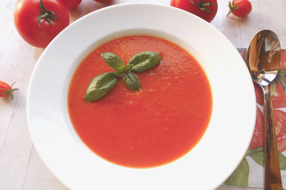 Tomatensuppe aus frischen Tomaten