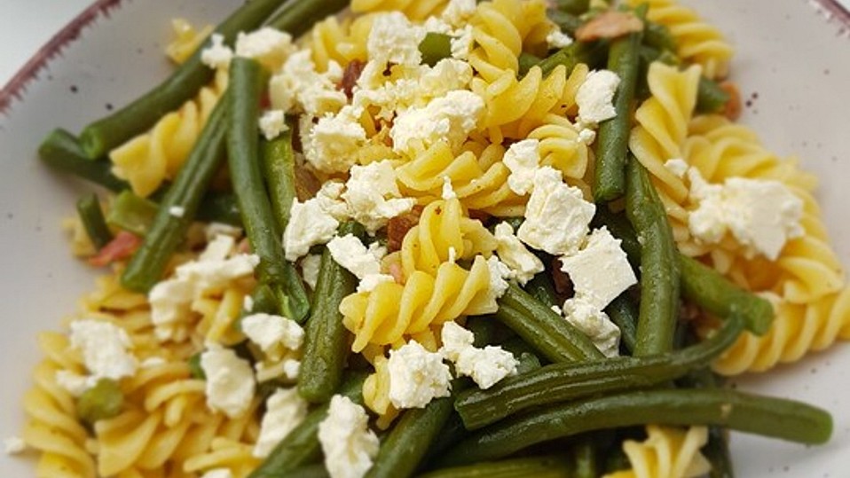 Grüne Bohnen mit Nudeln und Schafskäse von Alschain