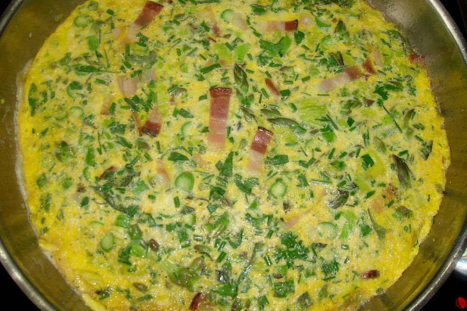 Eierpfanne mit Zwiebel und Speck