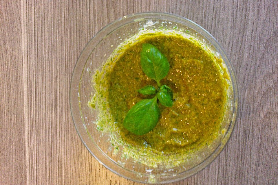 Grünes Pesto ohne Knoblauch